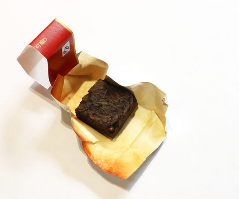 デザイン付きの自動茶ブロック紙包装機