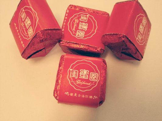 電気駆動の自動チョコレート折りたたみ梱包機 あなたのビジネスにぴったり