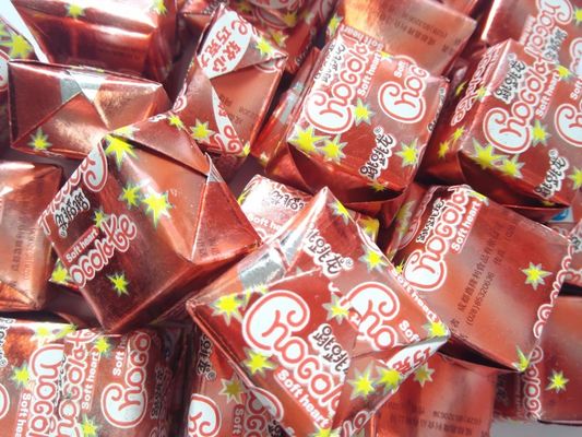 電気駆動の自動チョコレート折りたたみ梱包機 あなたのビジネスにぴったり